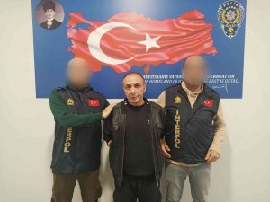 Kırmızı Bültenle Aranan Serkan Akbaba Almanya’da Yakalanarak Türkiye’ye Getirildi