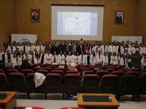 Beslenme Ve Diyetetik Öğrencileri Beyaz Önlük Giydi