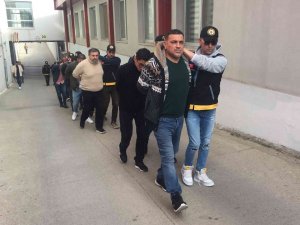18 Yaşındaki Genç Hortum, Baston Ve Sopayla Dövülerek Öldürüldü: 6 Tutuklama