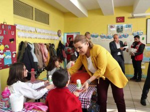 Aşevinin Kazanları Onlar İçin Kaynıyor