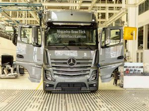 Mercedes-benz Türk, 320 Bininci Kamyonunu Üretti