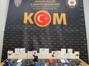 Antalya’da Gümrük Kaçağı Telefona Geçit Yok