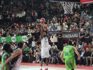 Pınar Karşayaka, A. Efes’e Konuk Oluyor