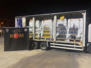 Antalya’da 5 Bin 232 Şişe Sahte Alkol Ele Geçirildi