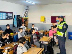 Jandarma Ekipleri Bilgilendirme Çalışmalarına Devam Ediyor