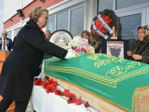 Kalp Krizinden Hayatını Kaybeden Öğretmen Son Yolculuğuna Uğurlandı