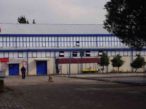 Seferihisar’da Yakılan Spor Salonu Yıkılıyor: Sporcular Mağdur Oldu