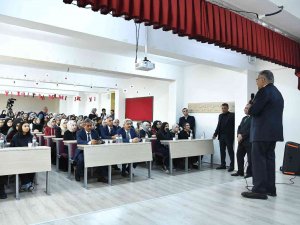 Başkan Büyükkılıç, Kariyer Günleri’nde Öğrencilerle Tecrübelerini Paylaştı
