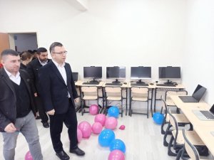 Köy Derneğinden Çamoluk İlçesindeki Okullara Bilgisayar Sınıfı