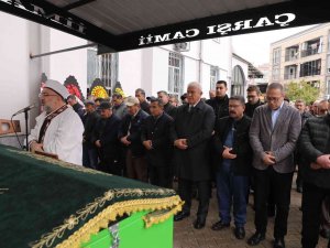 Hayatını Kaybeden Umurlu Eski Belediye Başkanı Vardar, Toprağa Verildi