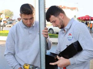 Yalova Kent Merkezinde İzmarit Toplama Kutuları Yerleştirildi