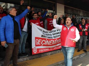 Karşıyaka Belediyesi Çalışanları Maaşlarını Alamıyor