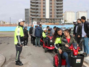 Şanlıurfa’da Engelli Çocuklar Polis Eşliğinde Araç Sürdü