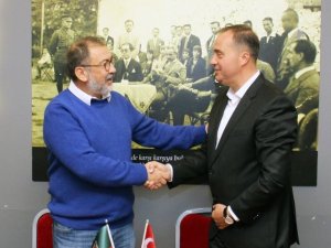 Selahaddin Dinçel: "Bu Sezon Üst Ligi Hedefleyen Ve Kupa Kaldıran Bir Karşıyaka Olacak"