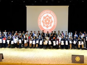 Eczacılık Fakültesi Öğrencileri Önlüklerini Giydi