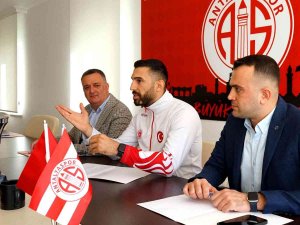 Boksör Mehmet Mıstık, Antalyaspor’da