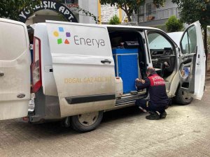 Doğal Gaz Dağıtım Şirketinin Aracında Çıkan Yangın Korkuttu