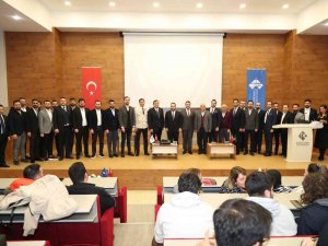 Genç İş Adamları Hkü’de Tecrübelerini Paylaştı