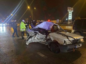 Bursa’da Kamyon İle Otomobil Çarpıştı : 2 Yaralı