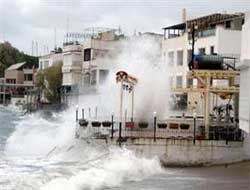 Yağış ve fırtına Ege ve Akdeniz'de etkili oluyor. (VİDEO)