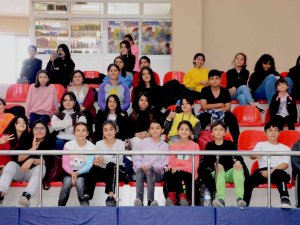 Okullar Arası Gençler Hentbol Müsabakaları Başladı