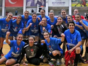 İ̇zmir Büyükşehir Belediyesi Hentbolda Tur Kapısını Araladı