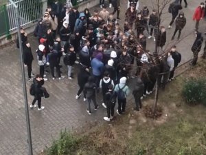 Bursa’da Liseli Gençlerin Tartışma Anları Kameralarda