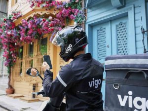 Düzenli Çalışan Kuryeye Çeyrek Altın