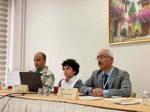 10 Yaşındaki Hüseyin Uluslararası Sempozyumda Bildiri Sundu