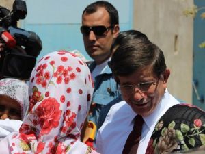 Başbakan Davutoğlu, Suriye Sınırına Sıfır Noktada İncelemelerde Bulundu