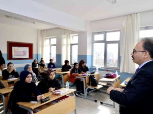 Vali Kızılkaya Lise Son Sınıf Öğrencilerine Moral Verdi