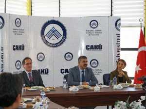 Rektör Çiftçi: “Akademisyenlerimiz Toplumu İlgilendiren, Ülkeyi İlgilendiren Her Konuda Anahtar Rolündedir”