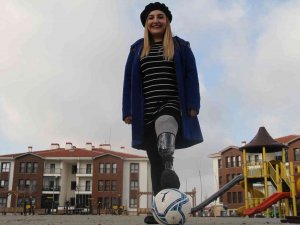 Sol Bacağı Olmadan Dünyaya Geldi, Engelin Engel Olmadığını Kanıtladı
