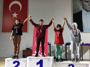 Köprüören Tek Termik Ortaokulu Öğrencilerinin Bilek Güreşi Başarısı