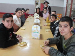 Engelliler Makarna Yarışmalarıyla Eğlendi