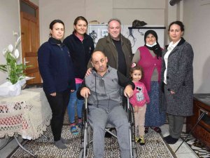 Germencik Belediyesi’nden Engelli Vatandaşa Tekerlekli Sandalye Hediyesi