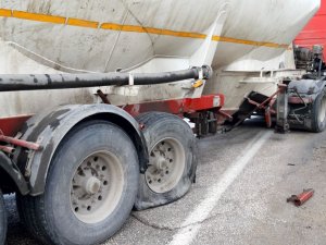 Bolu’da Minibüs İle Tır Çarpıştı: 2 Yaralı