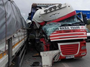 Samsun’da Tırlar Birbirine Girdi: 1 Yaralı