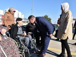 Bağlar Belediyesi, 25 Engelli Vatandaşa Tekerlekli Sandalye Desteğinde Bulundu