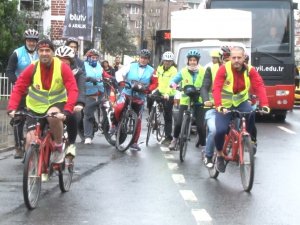 “Barikatsız Bir Dünya” İçin 15 Kilometre Pedal Çevirdiler