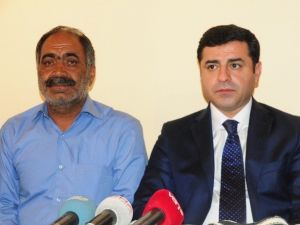Demirtaş’tan Şehit Askerin Ailesine Taziye Ziyareti
