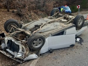 Takla Atan Otomobildeki 5 Kişi Yaralandı