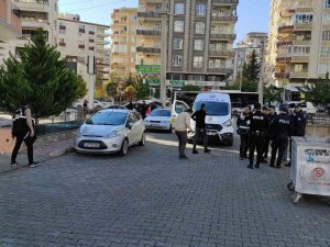 Ablasını Sokak Ortasında Tüfekle Vurarak Öldürdü