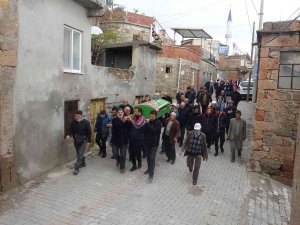 11 Günlük Yaşam Savaşını Kaybeden Kadın Toprağa Verildi