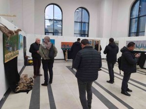 Van’da Yerleştirme Sanatının Kullanıldığı Toprağın Renklerle Buluşması Sergisi