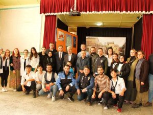 Polis Ve Öğrenciler Bağımlılığa ’Boş Sandalye’ İle Dikkat Çektiler