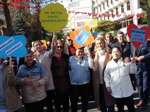 Uşak’ta Engelliler İçin Farkındalık Yürüyüşü
