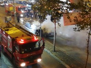 Diyarbakır’da Seyir Halindeki Otomobil Alev Alev Yandı