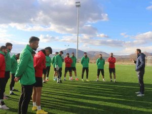 Varto Spor Çim Sahaya Kavuştu