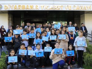 Dtso Kürtçe Hikaye Yarışmasına Katılan Çocuklara Tablet Hediye Etti